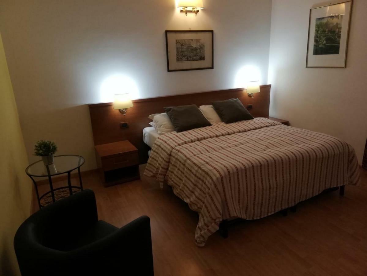 Domus Appia 154 B&B Roma Esterno foto